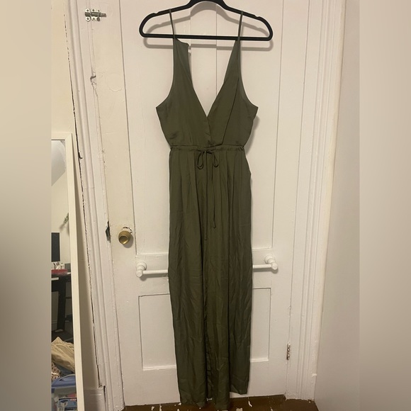 Olive green jumpsuit v neck - Picture 4 of 5